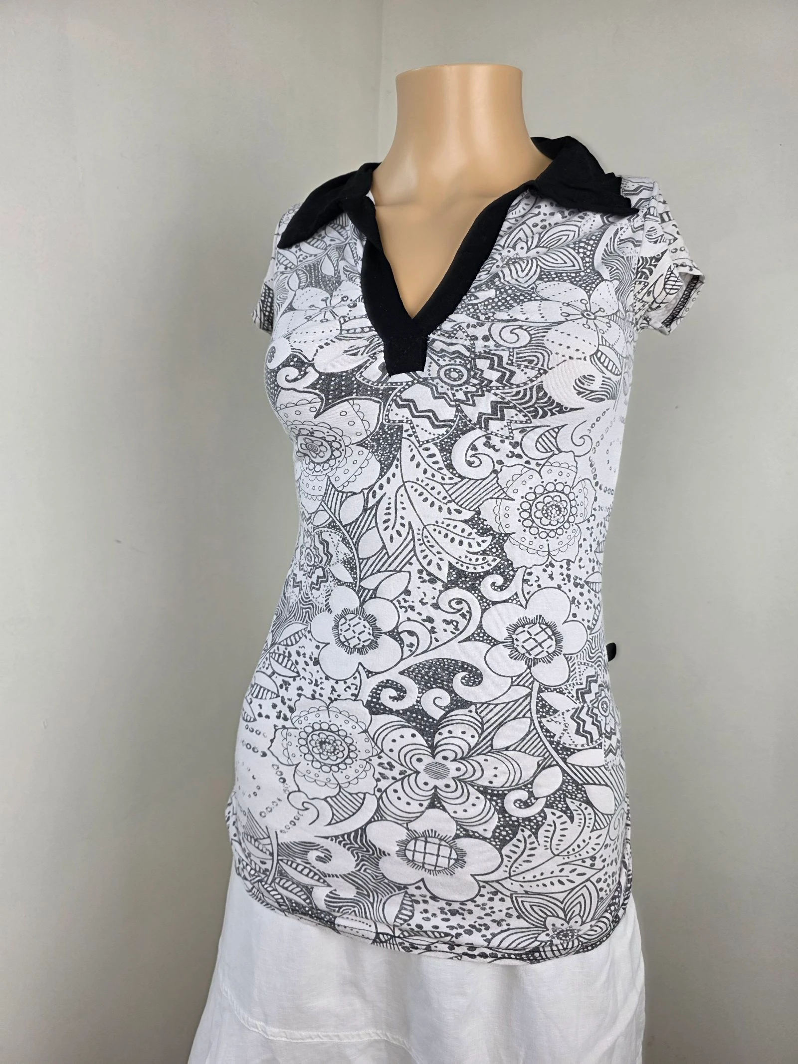 Polo-style top met bloemenprint 🍒vintage y2k jaren 90 en 2000 gemaakt in Frankrijk🍒maat 34/36 – photo 6